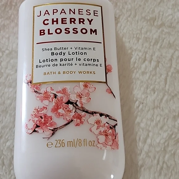 BATH & BODY WORKS JAPANESE CHERRY BLOSSOM MIST 🌸 &  BODY LOTION - Picture 4 of 4